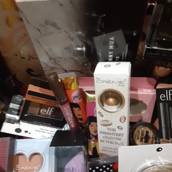 Makeup - Picture 3 of 4